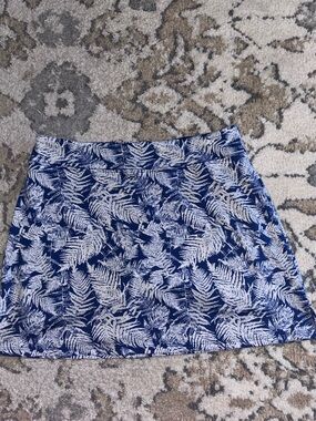 Tranquility Women’s Size Small Tropical Blue White Leaf Print Skort - EUC.